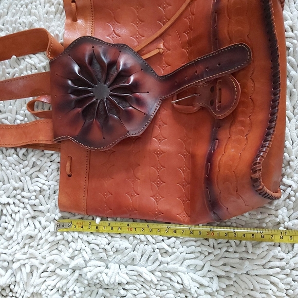 Unbranded brown tooled leather backpack - Picture 3 of 6